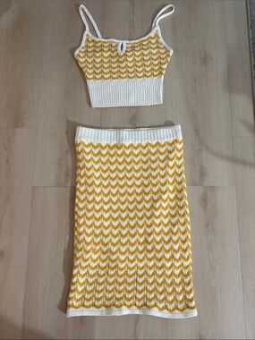 New without tags BCBGeneration White and Yellow Cotton Knit Two-Piece Skirt Set
